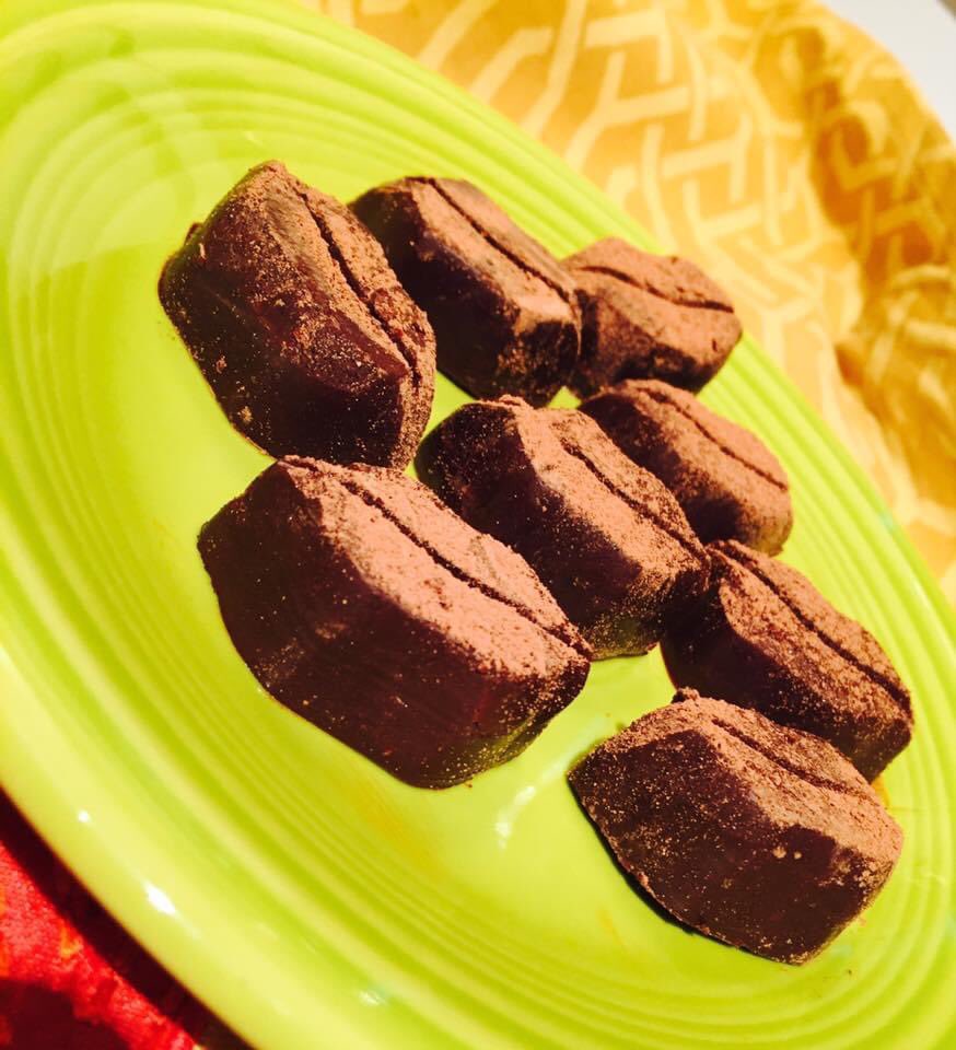 Raw chocolates.. cacao powder, maple syrup, cacao butter, coconut oil, vanilla.. blend, refrigerate and eat.. chocoholic lovers dream! 
.
.
#rawchocolate #rawvegan #healthysweets #rawveganrecipes #veganrecipes #chocolate #vegan #easyrecipes #cacao