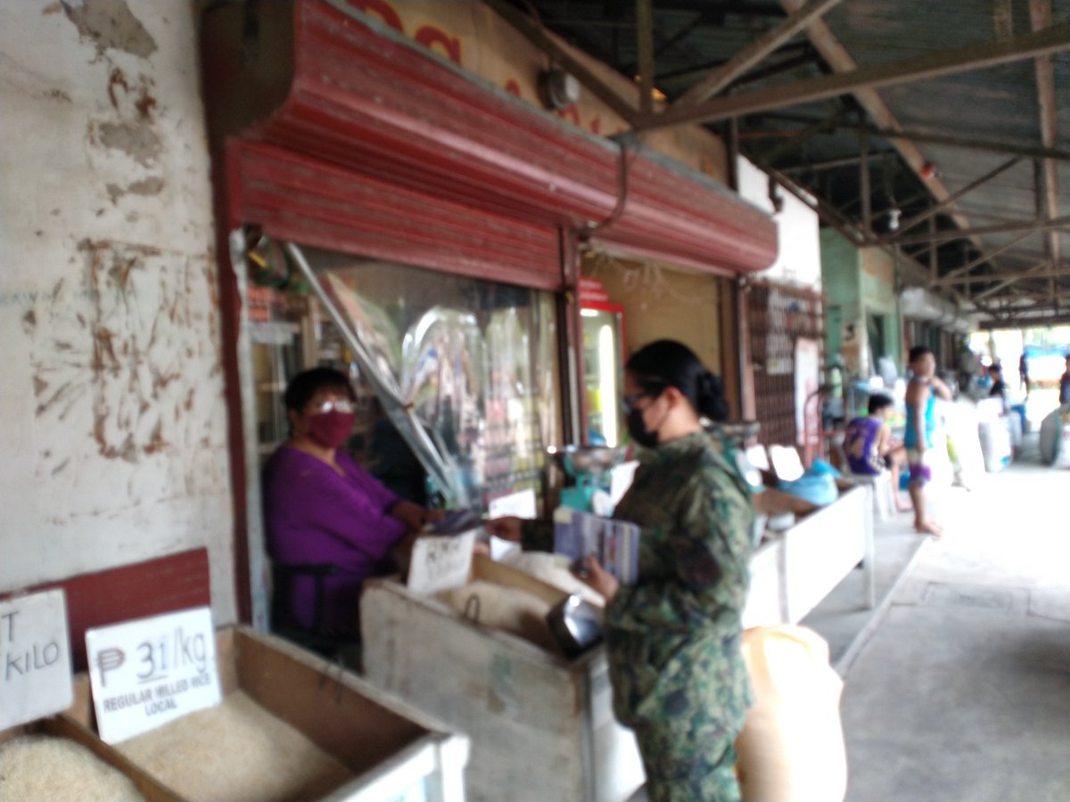 pototanilo2PNP's tweet photo. Conducted dialogue and distribution of IEC materials
#TeamPNP
#InfoDrive https://t.co/EG4L26uAY0
