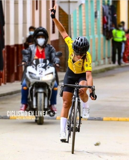 Lilibeth se consagró en Tolima 🇨🇴

La ciclista tachirense Lilibeth Chacón, se tituló como nueva campeona de la Vuelta a Tolima, evento celebrado en el Eje cafetero colombiano y en el que la criolla se reencontró con la victoria tras un tiempo de sequía.