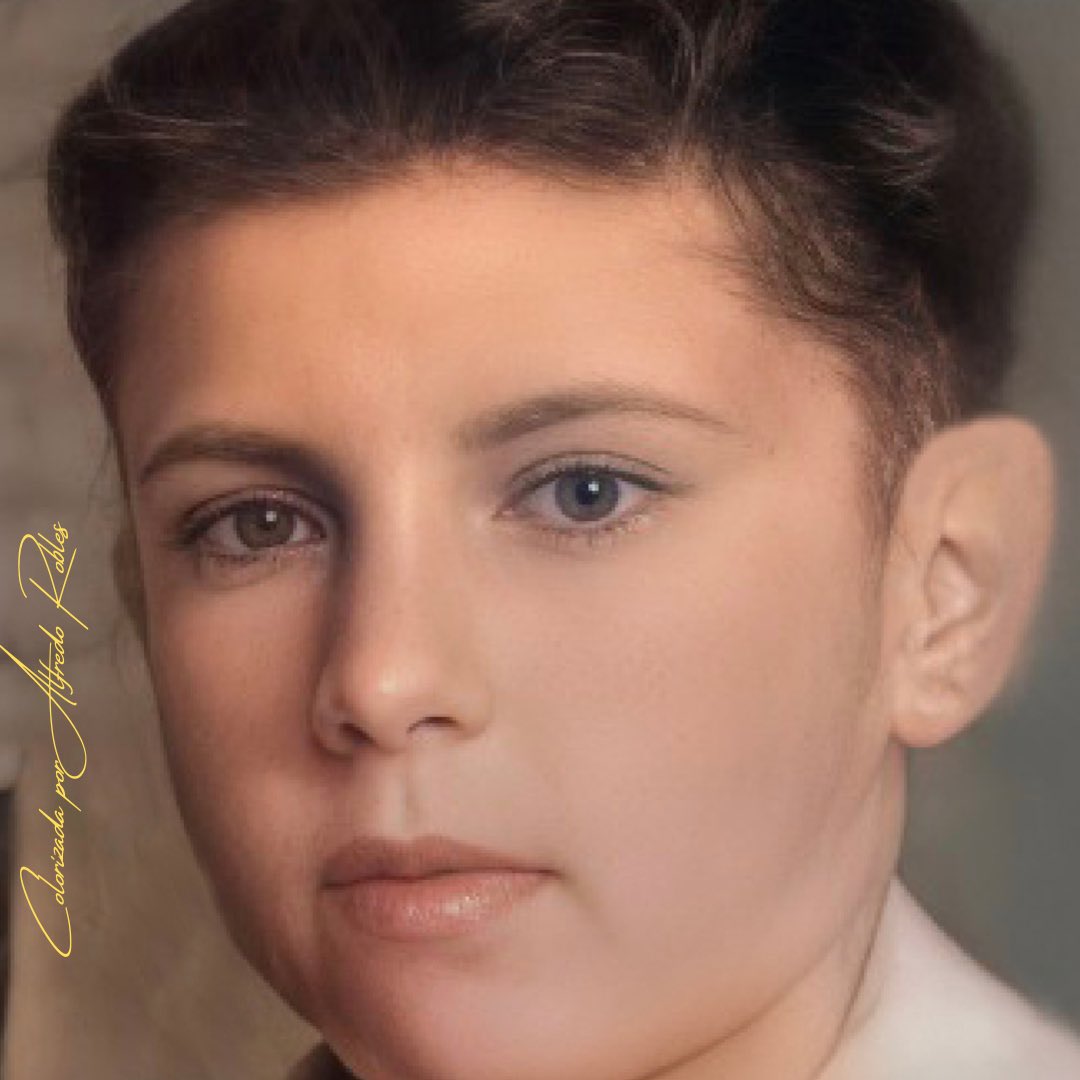 colorizandoHist's tweet photo. Ingrid Jara Núñez nos envía una fotografia del año 1957, donde su padre Victor Jara Rivas hizo su primera comunión. https://t.co/kwhAiLfwpu