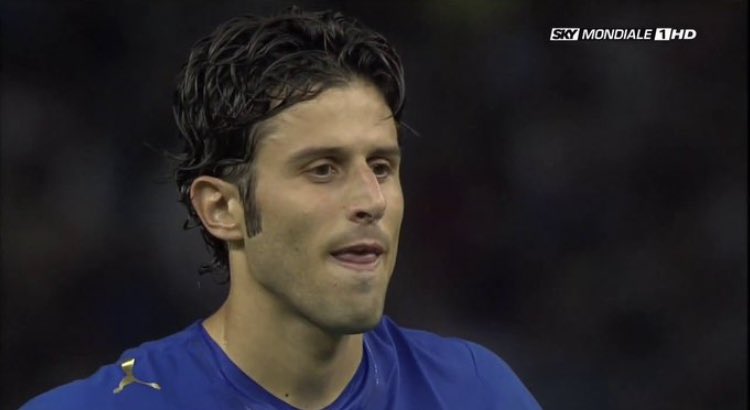 Karmaaisabitchx's tweet photo. Tiriamo fuori l’artiglieria pesante 
#ItaliaInghilterra #Euro2020Final https://t.co/5wqonjV8Mu