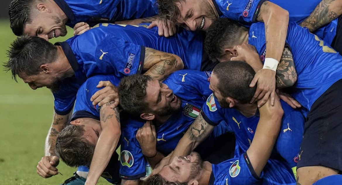 NON SOLO ABBIAMO VINTO MA ABBIAMO VINTO CONTRO L’INGHILTERRA A WEMBLEY A LONDRA 
IL CIELO SI TINGE D’AZZURRO SU TUTTA L’EUROPA FORZA ITALIA 

#Euro2020Final #ITAENG #ItaliaInghilterra