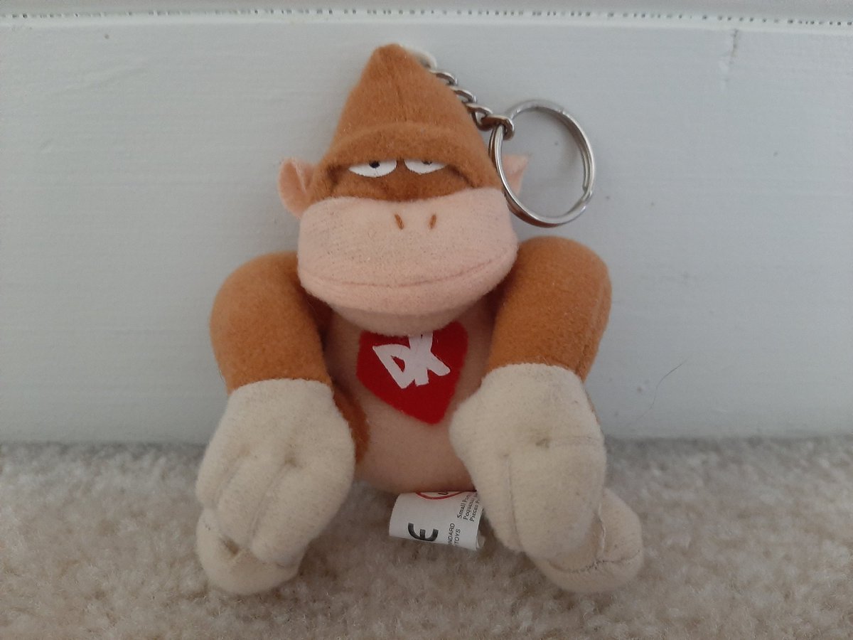 NathanCollects's tweet photo. It is currently unknown how many characters exist in the 2002 Nintendo Play by Play keychain plush set. Only a Yoshi was previously discovered, but it turns out there is also this Donkey Kong. We are still unsure if all 8 characters from the regular set exist in keychain form. https://t.co/9lNSg35FI1