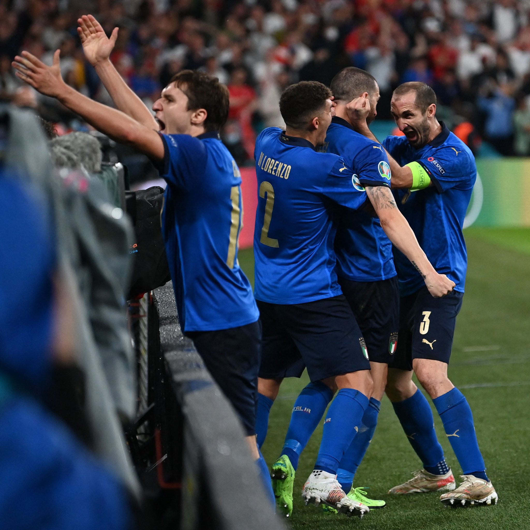 Madridista 92 48 今大会のeuro 優勝はイタリア 得点王はロナウド 史上初の5大会連続出場のロナウドがeuro歴代最多得点記録を更新 ベンゼマが代表復帰 開催地によっては超満員のスタジアム デンマーク4強 倒れたエリクセンは無事退院 死の