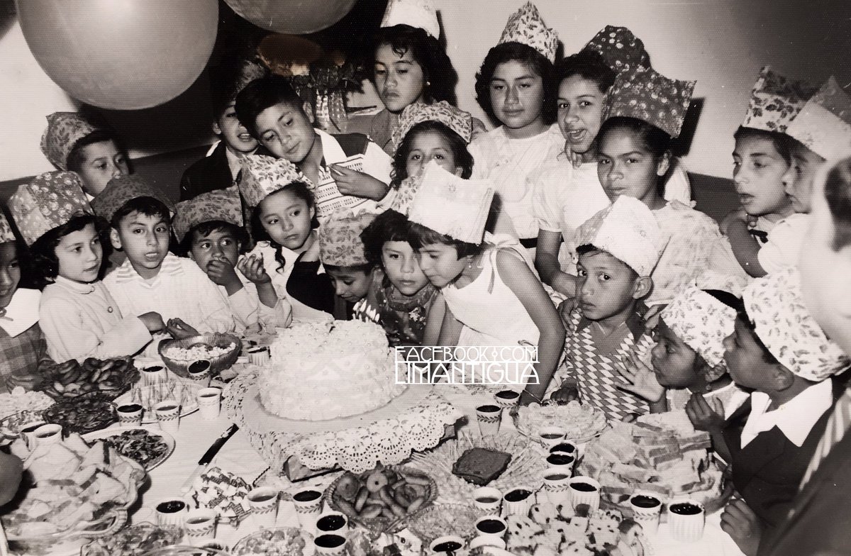 limantigua's tweet photo. https://t.co/em5DIeBI2J
Las Fiestitas que en algún momento muchos hemos disfrutado de pequeños.
¿Qué recuerdos tiene de ellas, amigos? 🙂
#vladimirvelasquez #limantigua #fiestitas #fiestecitas #coleccionlimantigua #lima #fiestasinfantiles https://t.co/TzSHPuDjsu