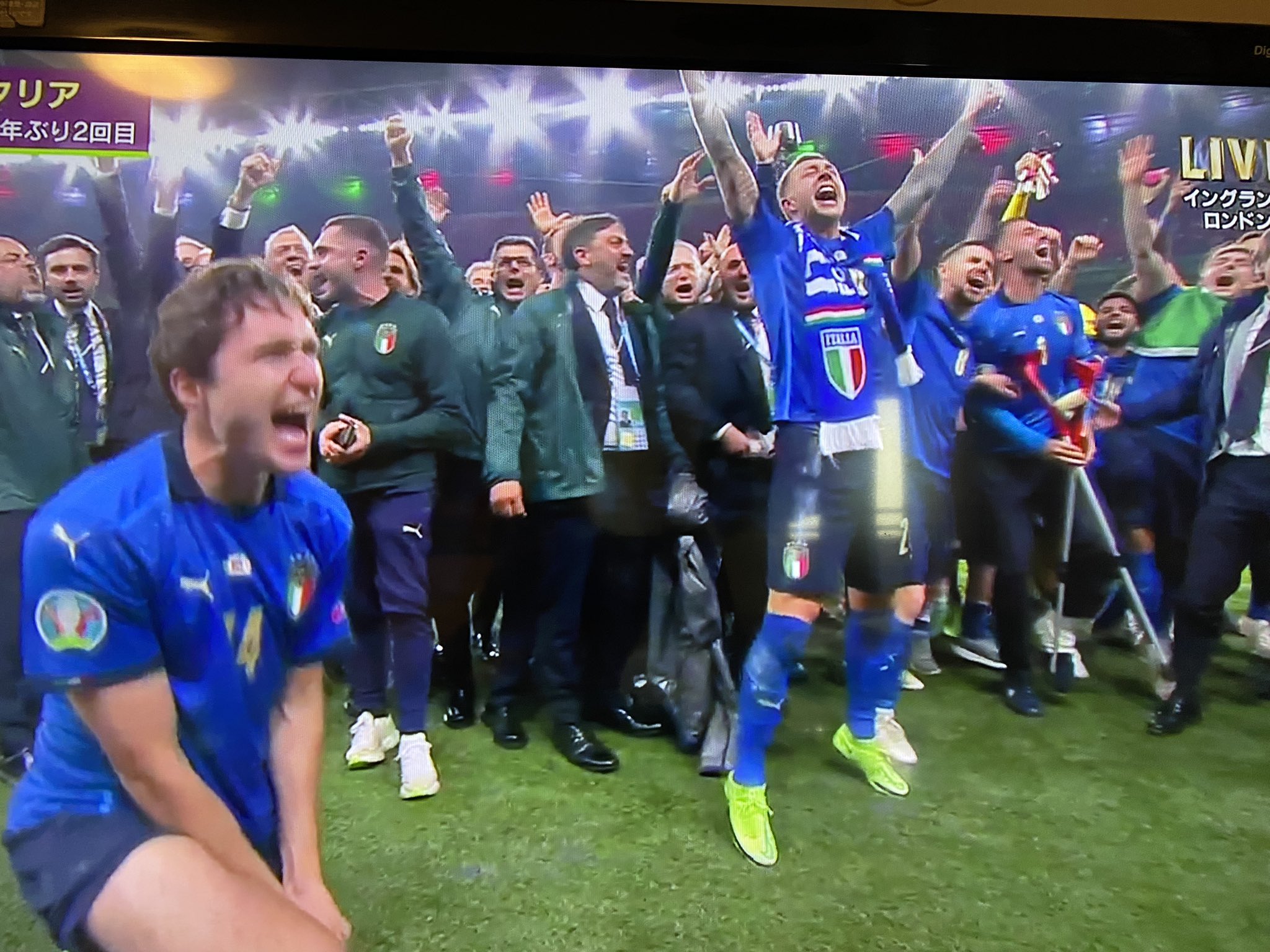 So もう最後らへん試合内容見てないで イタリア応援してたわ ほぼサポーター笑 イングランドもホントによくやったと思う サウスゲートの采配ミスはでかいと思うけど それでもお疲れ様です イタリアは優勝おめでとう 今大会試合全体通して面白かった