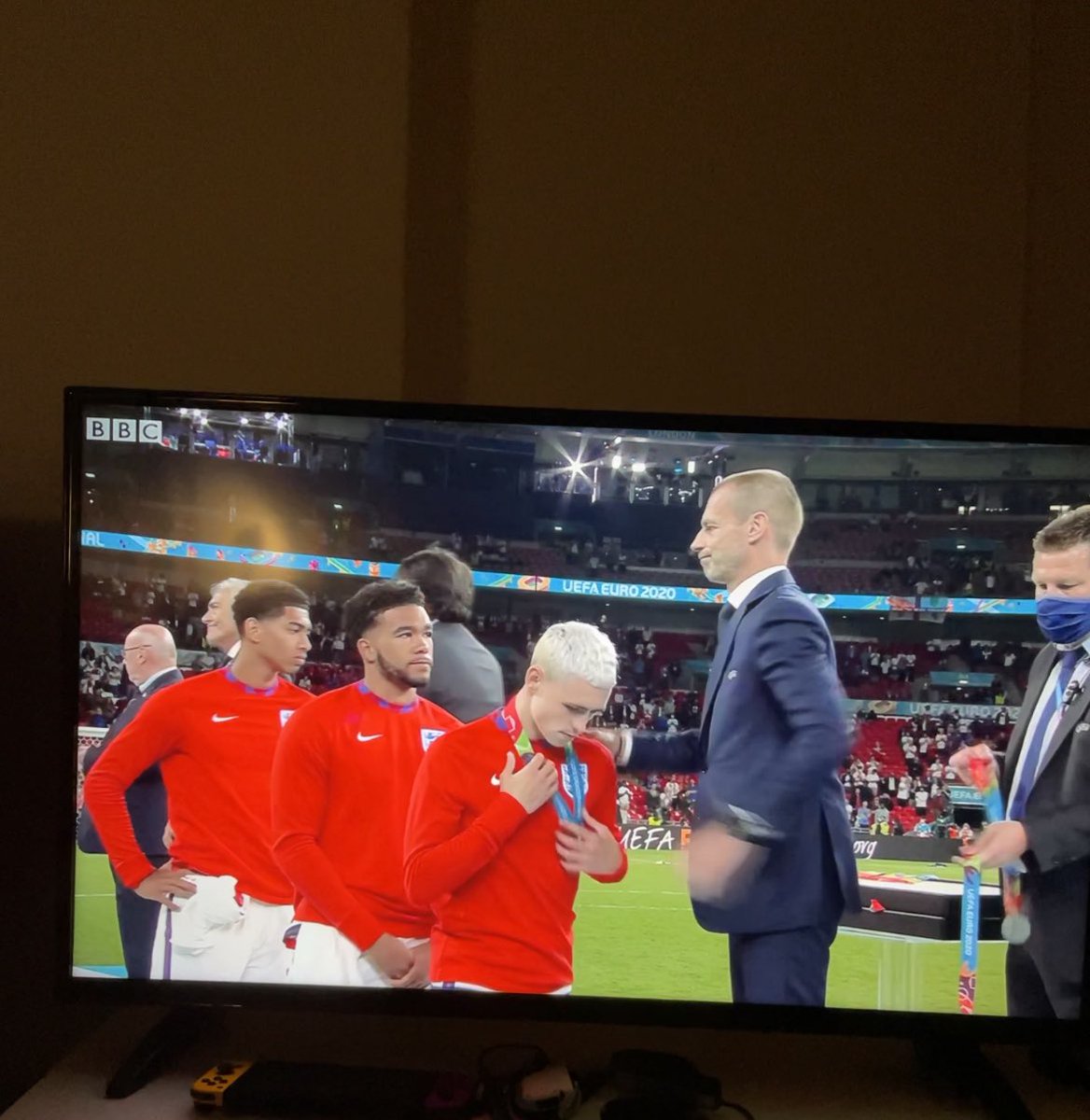 Euan_Monty's tweet photo. There’s mr gazza hair away up to get his losers medal. Inject that https://t.co/Go3gXwgReE