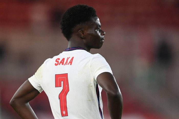 LacaVN_'s tweet photo. Bukayo Saka, 19 ans s’est présenté devant Donnarumma pour le penalty décisif d’une nation qui n’a jamais gagné l’Euro, pendant que des joueurs confirmés comme Sterling n’ont pas osés, ça montre la force de ce garçon 🌟

Critiquez maintenant, vous comprendrez plus tard. #EURO2020 https://t.co/ngHieoe9TV