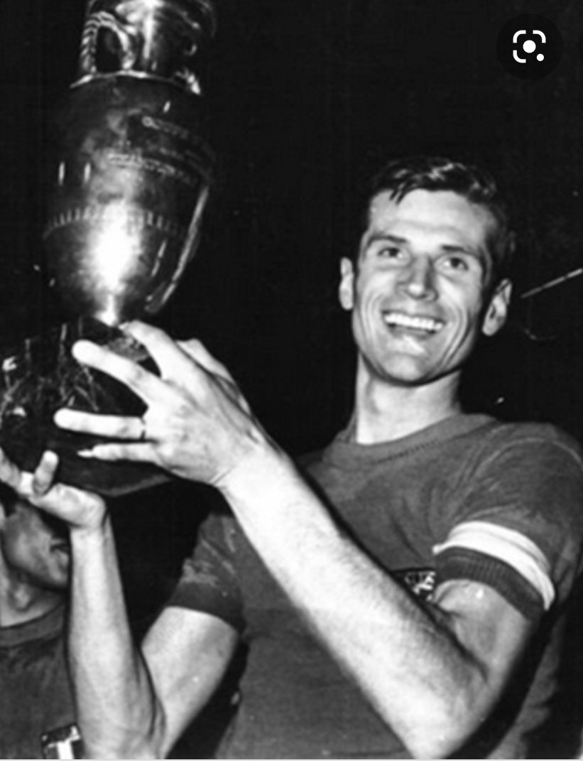 Marco_Casellato's tweet photo. Dopo 53 anni siamo nuovamente Campioni d'Europa!

#ItaliaInghilterra https://t.co/mQ0brtkiZl