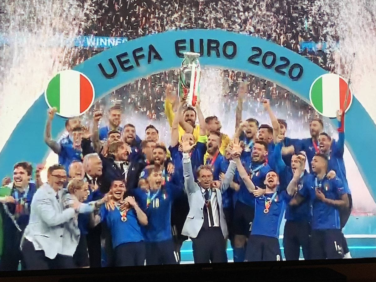 VirginRadioIT's tweet photo. GRAZIE RAGAZZI! 🏆🤘🇮🇹#ItsComingRome #campioni #EURO2020 https://t.co/ar6YVobSaJ