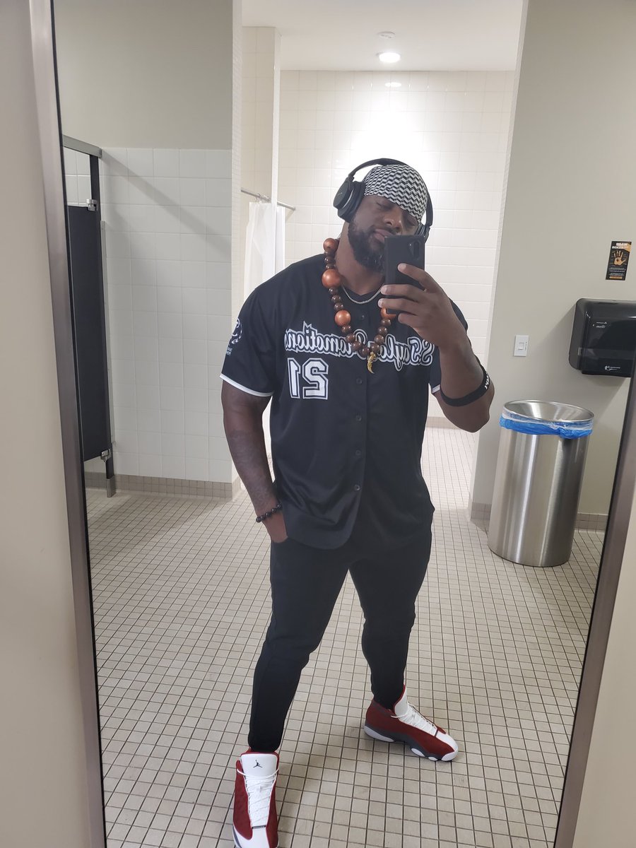 BigBadKaiju's tweet photo. That #BITW outfit for tonight.
Look good.
Feel good.
Perform even better.
See you all tonight.
#bigbadkaiju #undeniabe #KINGOFTHEKAIJUS #shanetaylorpromotions #onlyhavegooddays https://t.co/TxfbRMevGG