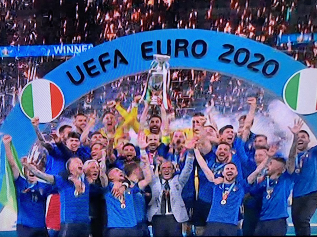 Congratulazioni, #Azzurri! Congratulazioni, #Italia! 🇮🇹🏆👏🏼👏🏼👏🏼

#ForzaAzzuri #ForzaItalia #Italy #EuroFinal #europei2021