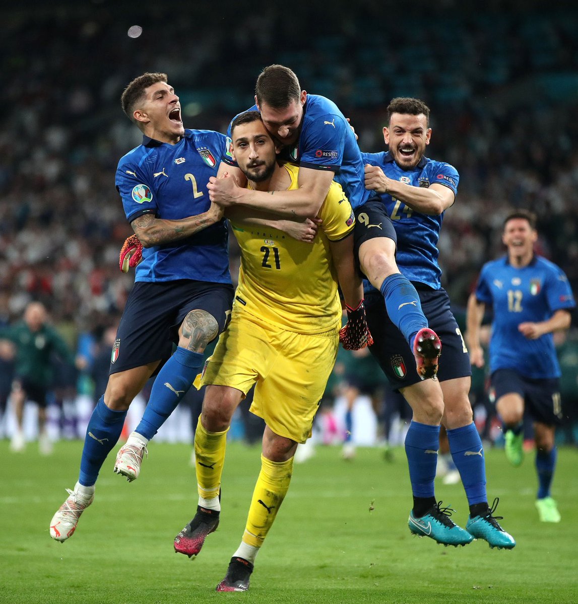 TennisITA_'s tweet photo. #Donnarumma élu meilleur joueur de la compétition 👏🏻🇮🇹 

#VivoAzzurro #ITA #Euro2020Final #EURO2020 https://t.co/czWIU4fOxh