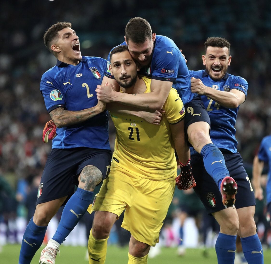 tunkuharun's tweet photo. Gianluigi Donnarumma - The Best Goalkeeper in the world.

The Giant. The Wall. The Euro 2020 Champion and Player of the Tournament. 👑👑👑

Forza Azzurri. 🇮🇹🇮🇹🇮🇹

#Euro2020 https://t.co/QKWd2MFzms