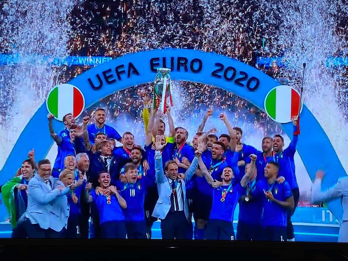 🏆 🏆 🏆 Grazie ai nostri #Azzurri che hanno fatto battere i 💙💙💙 di tutti gli italiani in Patria e nel mondo 🇮🇹🌍 
<a href="/Vivo_Azzurro/">Nazionale Italiana</a> #Euro2020Final