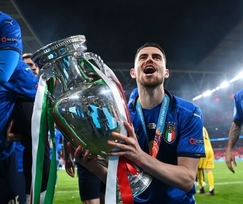 EmenaIo's tweet photo. 3/3. Jorginho. Simply incredible. https://t.co/mnOPFMNyoL