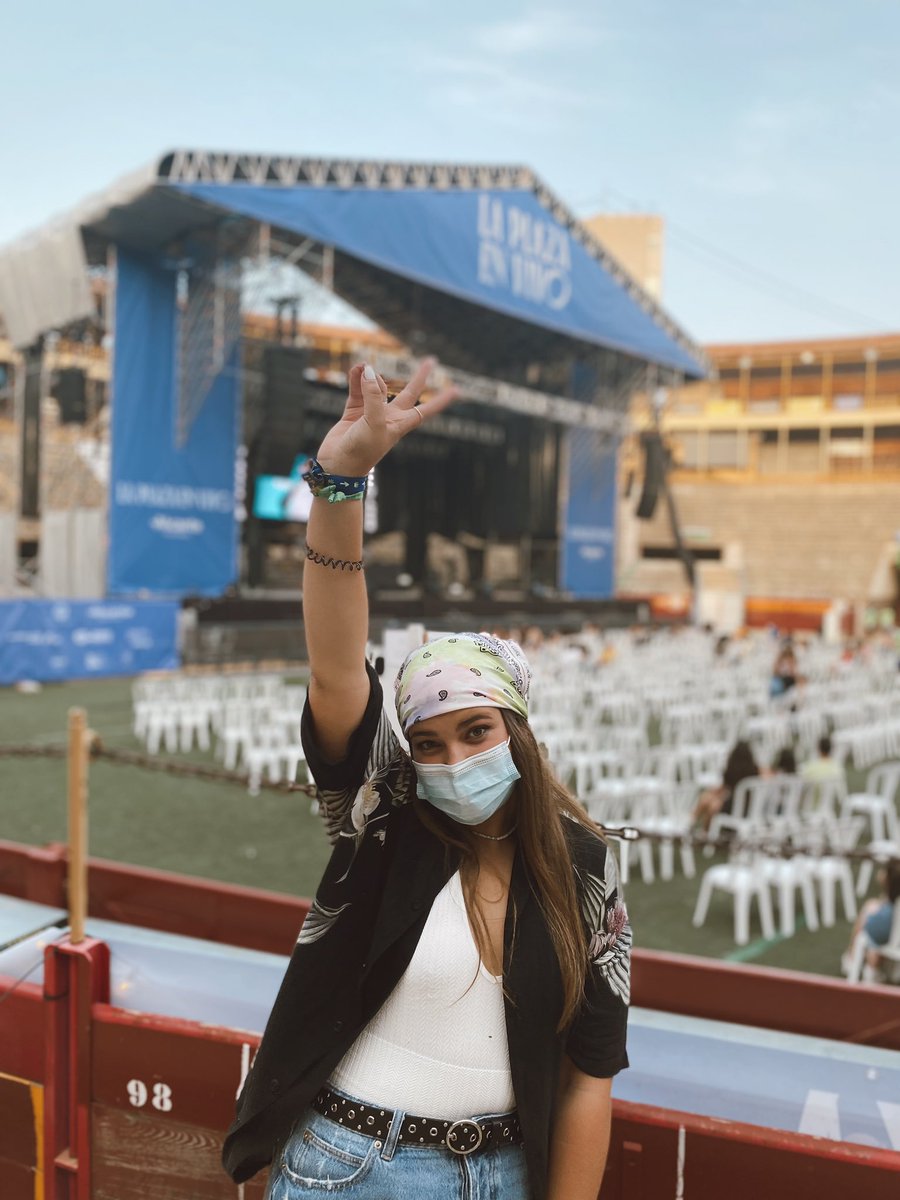 inmafdez_'s tweet photo. Lo de ayer fue increíble. El puto mejor concierto de mi vida. Ola de sentimientos durante todo el concierto. Mis hermanos fav❤️‍🔥
🚀 #negativecloudpasiempre https://t.co/03pr5NRNYJ