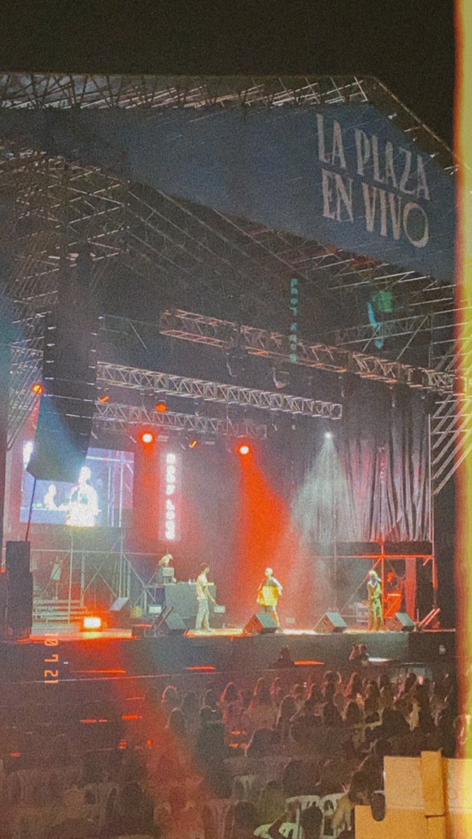 inmafdez_'s tweet photo. Lo de ayer fue increíble. El puto mejor concierto de mi vida. Ola de sentimientos durante todo el concierto. Mis hermanos fav❤️‍🔥
🚀 #negativecloudpasiempre https://t.co/03pr5NRNYJ