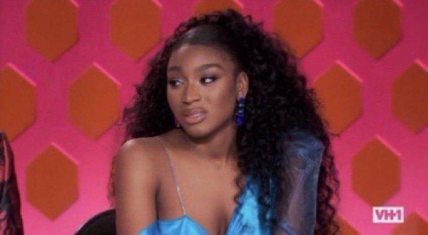 Fifiox2's tweet image. Why is "Sako" trending? Who's Sako? You mean Saka, these lots must be drunk af