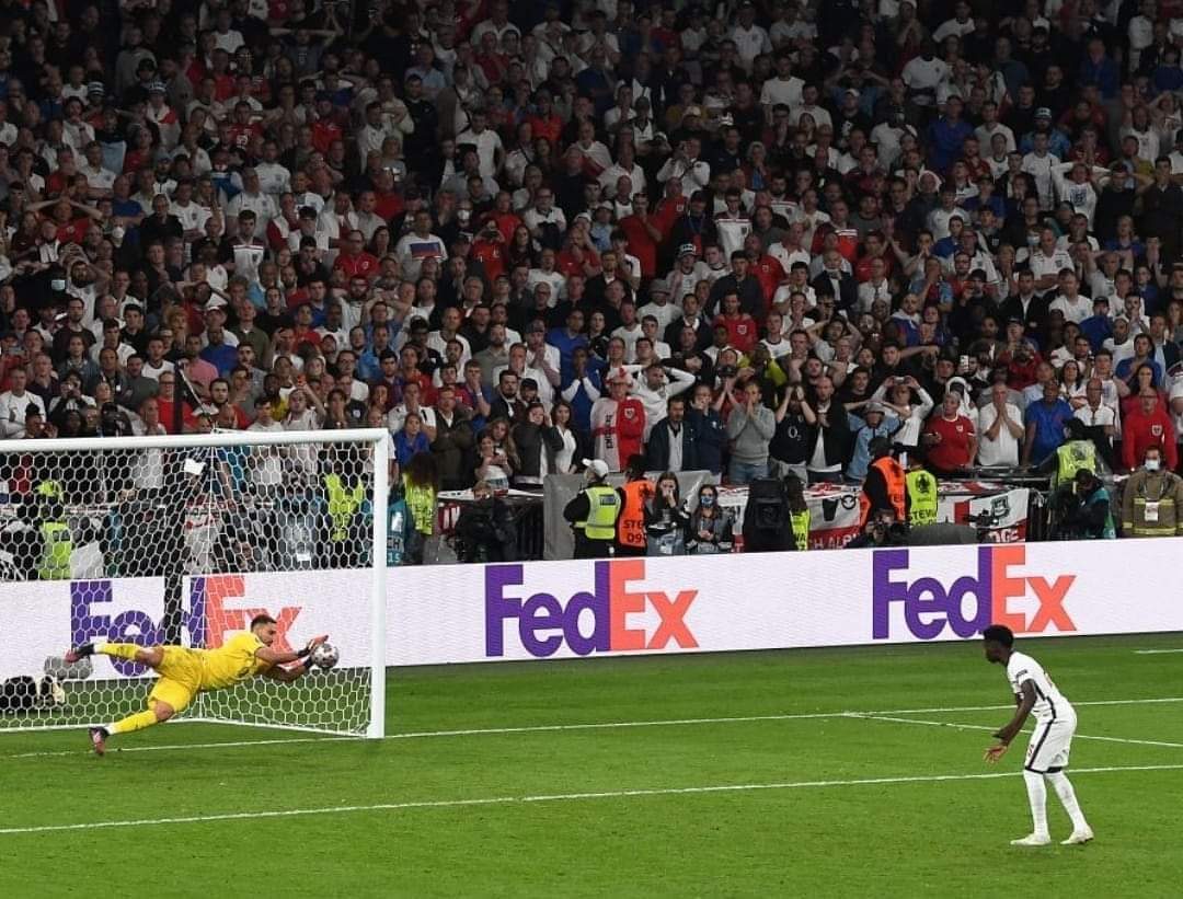 53 anni dopo, <a href="/Vivo_Azzurro/">Nazionale Italiana</a> Campioni d'Europa!! Bravi ragazzi, straordinario <a href="/robymancio/">Roberto Mancini</a>