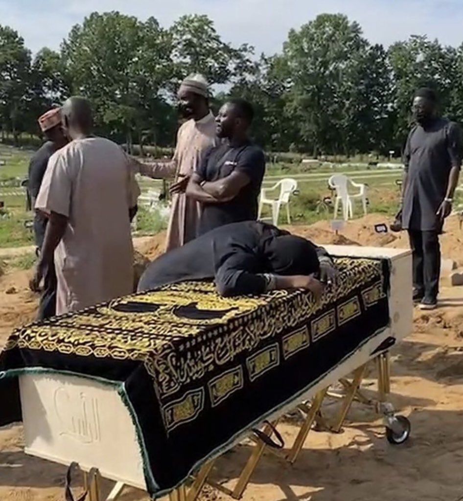 SaharaReporters's tweet photo. PHOTONEWS: Tears As Nigerian Singer, Sound Sultan Is Laid To Rest At Marlboro Muslim Cemetery In New Jersey, United States https://t.co/eoiEUMzAyb