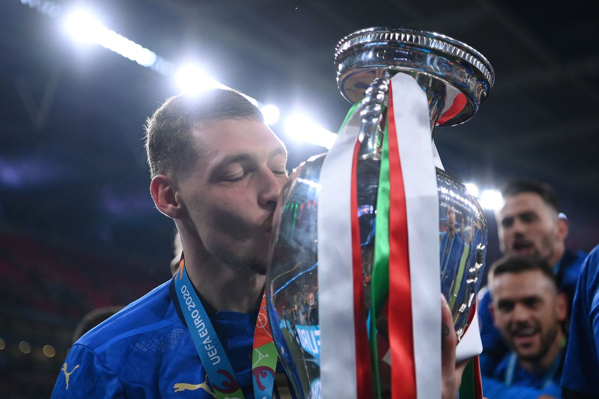 Azzurri's tweet photo. 🏆🏆🏆🤩🤩🤩

#RinascimentoAzzurro
#Nazionale #Azzurri #VivoAzzurro https://t.co/SPzUpNhefd
