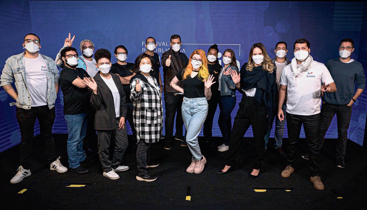 eltonpacheco's tweet photo. Foram seis meses de trabalho intenso pra colocar o Festival República da Coreia no ar. 🔥 🇰🇷 

E essa é a cara da equipe por trás de tudo que vocês assistiram nos últimos três dias. MUITO GRATO! 

#CoreiaEmCasa | @embaixadacoreia https://t.co/RQsik4DiVn