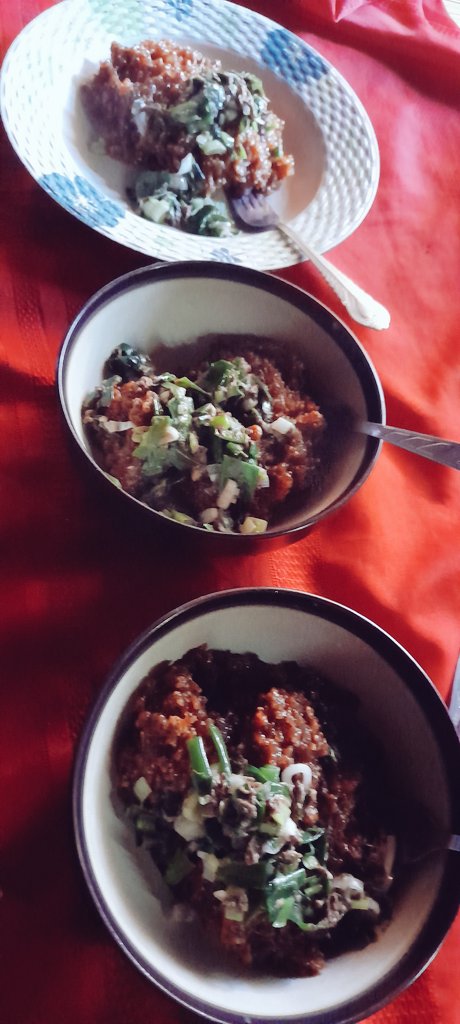 tongamp_g's tweet photo. Made #Polom for Breaky this morn'🥰🥰
#sago with fried #tinnedfish and #onion. Kaiks blo ol nambis lewa.mi mas bagarapim yah, tell mi.haha!!🤣
Think this was my best I made here than in #Pom🥰 Thank God for all our local dishes.🙏❤ we are #png🇵🇬🇵🇬❤🖤💛 https://t.co/31wOxM2a8Z