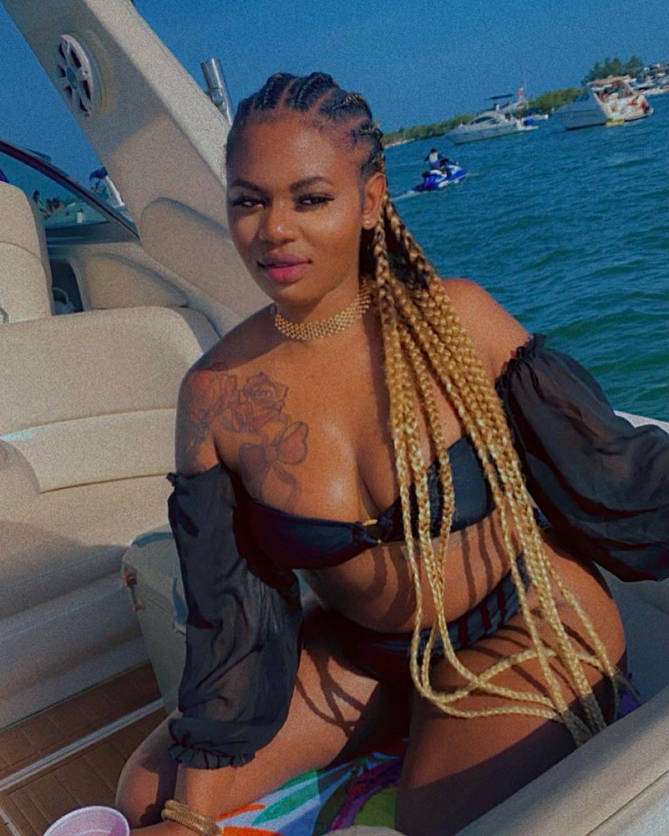 Skulp_ture's tweet image. Chapter 28, please be rewarding to me 🥂

#BdayWeek #CancerSeason ♋️