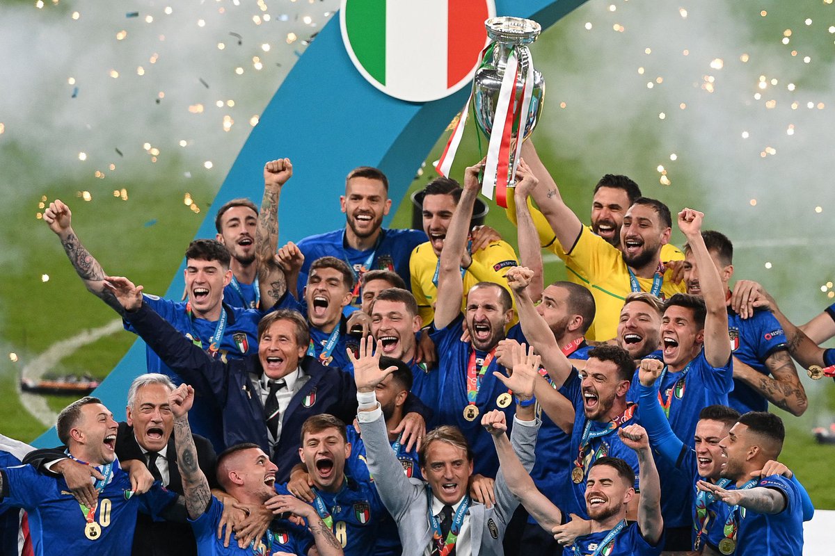 SassuoloUS's tweet photo. Abbiamo tre campioni d’Europa!!!!

😍 #Berardi 🇮🇹🖤💚
😍 #Locatelli 🇮🇹🖤💚
😍 #Raspadori 🇮🇹🖤💚

Complimenti a tutti gli #Azzurri per la vittoria di #EURO2020 👏 https://t.co/D4PPUGPn37