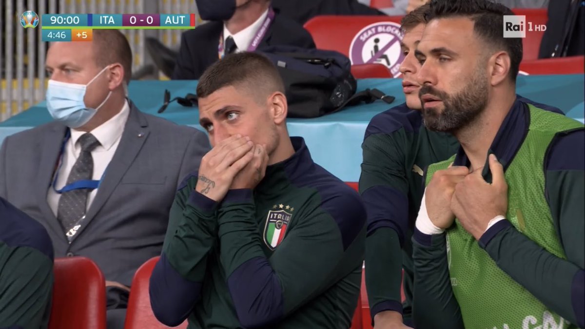 mikysunny02's tweet photo. abbiamo vinto anche l’europeo dei memi viventi a mani basse

#ItaliaInghilterra #Euro2020Final https://t.co/31te7i6PIk