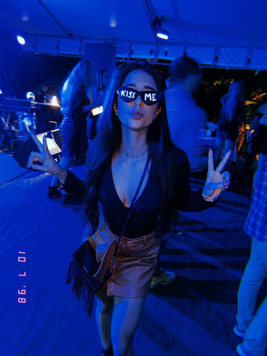 rafaaelacostaa's tweet photo. só pq amei sas fotos e esses óculos 😎 https://t.co/uvfbDB1D7h