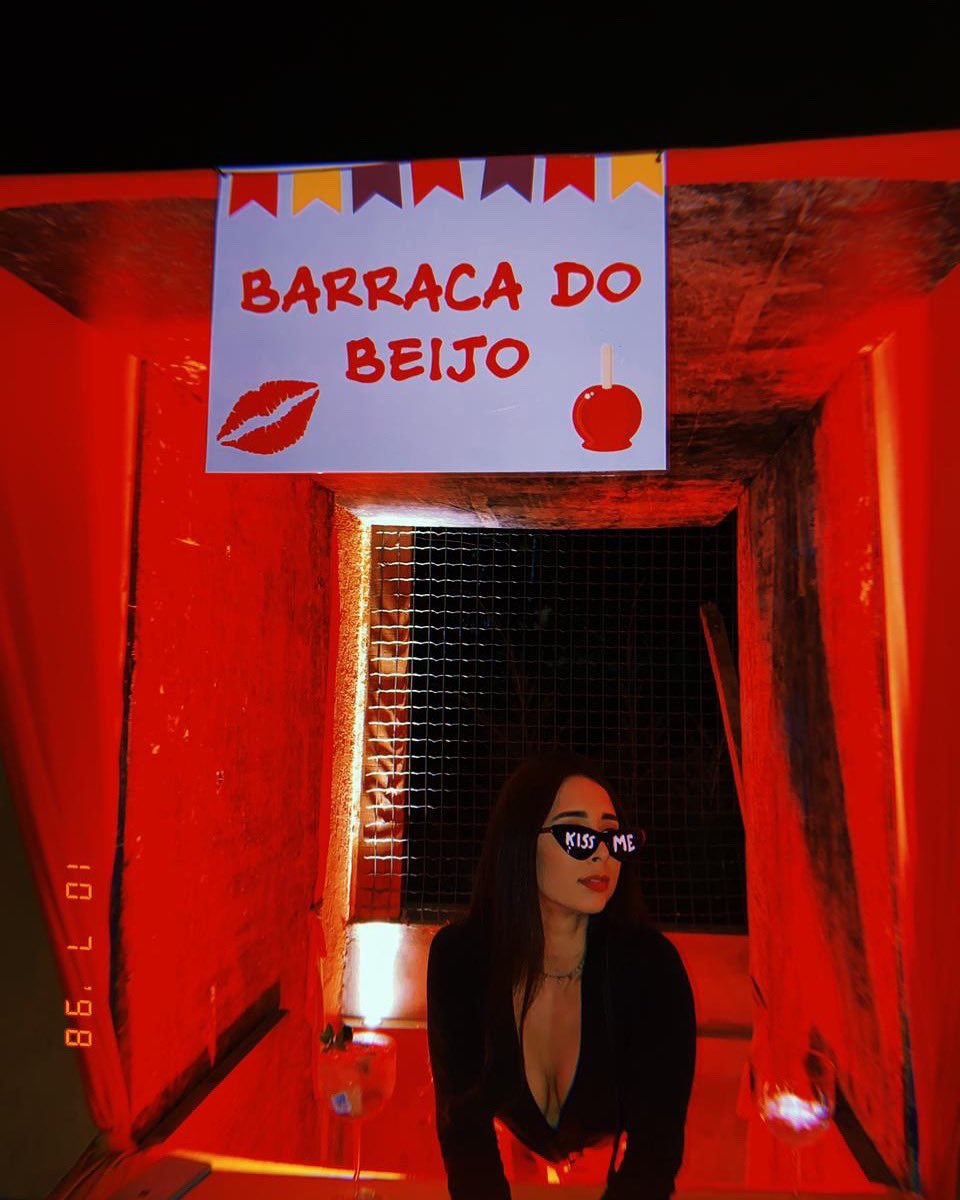 rafaaelacostaa's tweet photo. só pq amei sas fotos e esses óculos 😎 https://t.co/uvfbDB1D7h