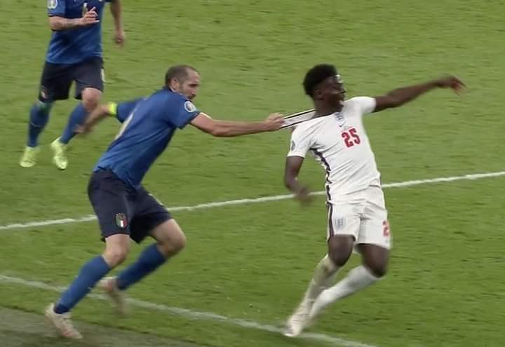 Chiellini too why ????? Allow the young boy 😂😂😂 #EURO2020 #ComingHome #ComingRome