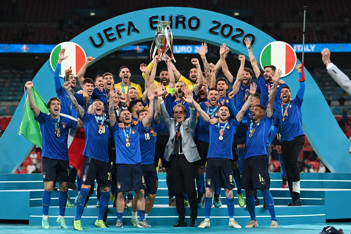 derlyck's tweet photo. Vous n'êtes pas dans la zone Euro, vous êtes sortis de l'UE, mais c'est encore vous qui voulez remporter l'Euro? Non non chers Anglais, soyez logiques là.
#EURO2020 #ENGITA #ITALIA https://t.co/tJ8ZpjEFry