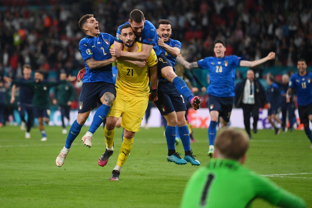 FootballJOE's tweet photo. Gianluigi Donnarumma is the official EURO 2020 Player of the Tournament

He is the first ever goalkeeper to receive the award at a European Championship https://t.co/7GCvGWJ6wX