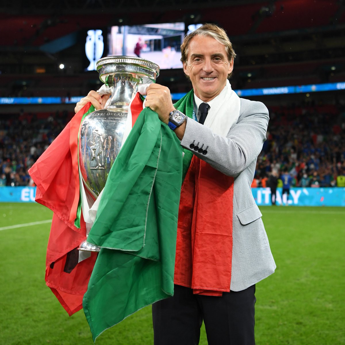 UEFAEURO's tweet photo. Italy are now 34 matches unbeaten, dating back to September 2018...

🇮🇹 Roberto Mancini 👏

#EURO2020 | #ITA https://t.co/9tuVspuZv8