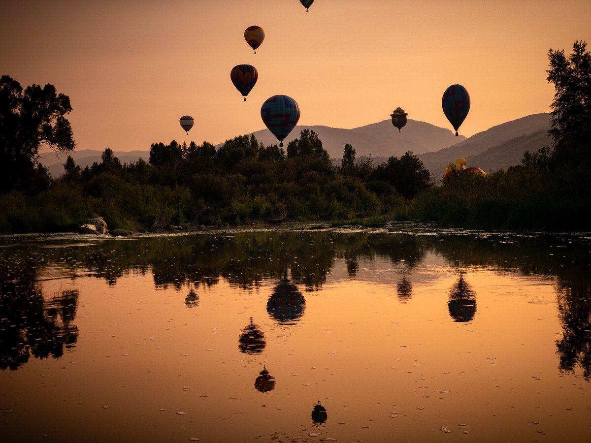 Snitzerphoto's tweet photo. Dawn patrol @ Steamboat Balloon Rodeo 🎈 https://t.co/dzIODFcNNA