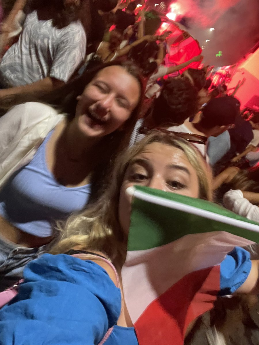jackieedays's tweet photo. I’m moving to Italy it’s official https://t.co/kOH6tsdBRW