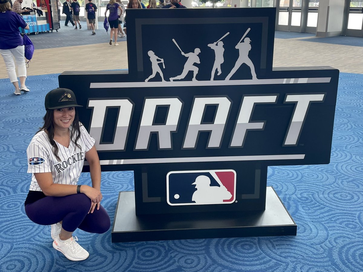 little_mei_day's tweet photo. #MLBDraftlive has officially begun and what a night it is ๐โพ๏ธโค๏ธ https://t.co/ATPfp0lEcF