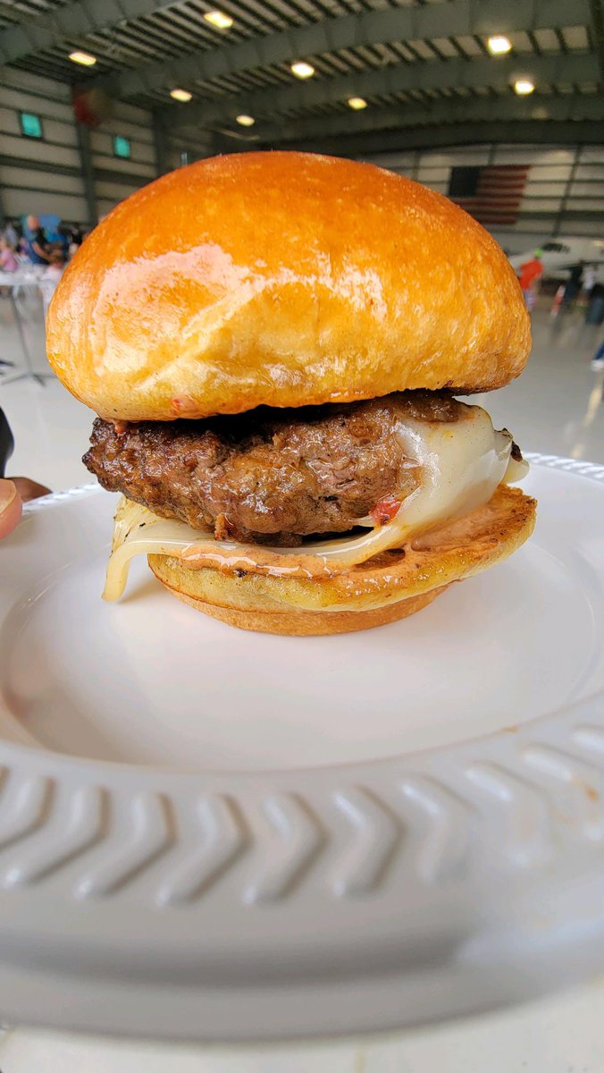 Helena Earl tweet media