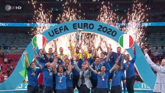 QMisspq's tweet photo. Was für ein 11 Meter ⚽️#ItsComingRome #ITA #Euro2020Final #EURO2020 #Euro2021 #celebration #EuroFinal #Italia https://t.co/gYMwkY9RHL