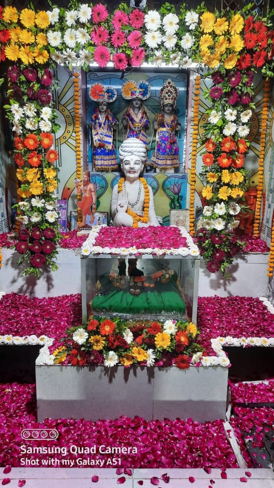 NPiprotar's tweet photo. સગર સમાજના સંત શ્રી શિરોમણિ દાસારામ બાપા ની ૨૭૨મી પુણ્યતિથિ નિમિત્તે  આપ સર્વોને તેમજ પરીવાર ને અષાઢી બીજ ની ખૂબ ખૂબ શુભકામના 💐💐💐 
🙏 જય દાસારામ  🙏 https://t.co/PB5uY5wB5f