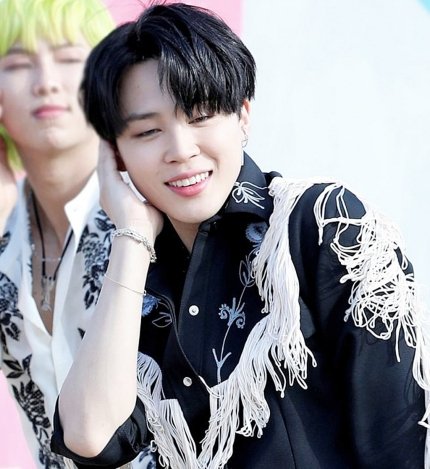 yks5649's tweet photo. ''지민이 세상을 사랑에 빠트렸다'' 방탄소년단 지민, '퍼미션 투 댄스' 인기 주역..국내외 뜨거운 반응 (출처 : 스타뉴스 | 네이버 TV연예) https://t.co/coneB1Qvv3
#지민 #방탄소년단지민 
#JIMIN PARK JIMIN @BTS_twt https://t.co/l8yyvhPfdB