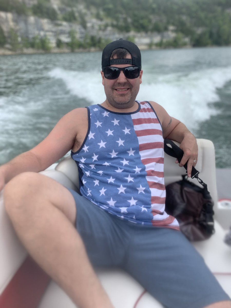 JPickleTH8FF's tweet photo. Enjoying a much-needed vacation with my wife @MrsJPizzle and kids at @_LakeCumberland! #lakelife #LC365 https://t.co/5ToGN9K5wt