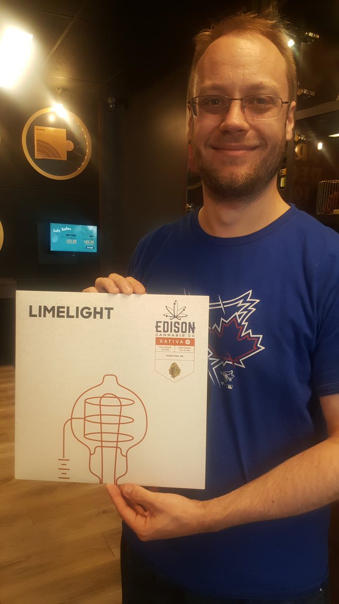 AliceLooknGlass's tweet photo. #PrairieRecords They are real records with random music I was told.🎶🌬 Also #Foodies😋❤"Living in the the limelight, the universal dream"... yes, I sang it there, lol!😆
#SaskatoonLife #RushSighting https://t.co/Fv1oK5wbSv