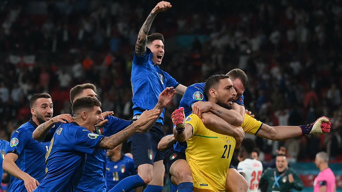 4my_A's tweet photo. @gigiodonna1 returned the #EURO2020 to Rome 🇮🇹

#ITA #Azzurri #ForzaAzzurri 
#Italy #Euro2020Final #VivoAzzurro https://t.co/jdenf8s8cf