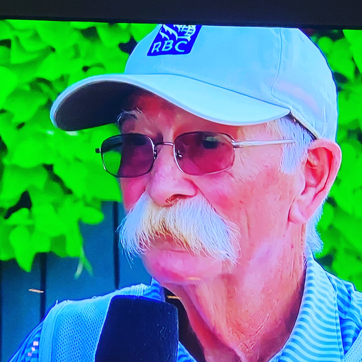 wingoz's tweet photo. Fluff Cowan was on Tiger Woods bag for his 1st major, the 1997 @TheMasters . He was on @jimfuryk ‘s bag when won the 2003 @usopengolf and today when Jim win the Senior US Open #legend https://t.co/mOyByQZNNs