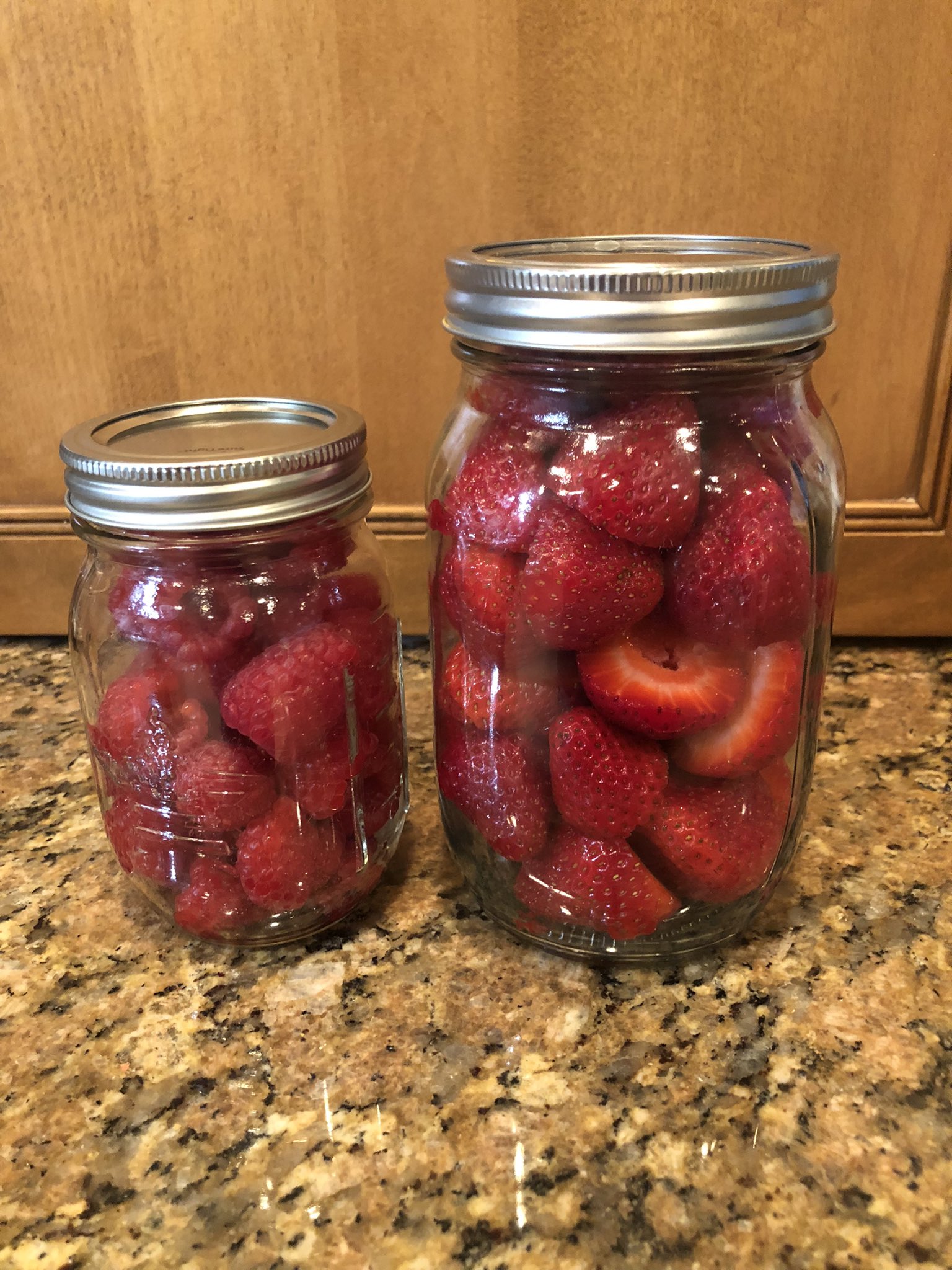 Shari 🇺🇸 on Twitter "Best life hack ever! Wash fruit, put in mason jar