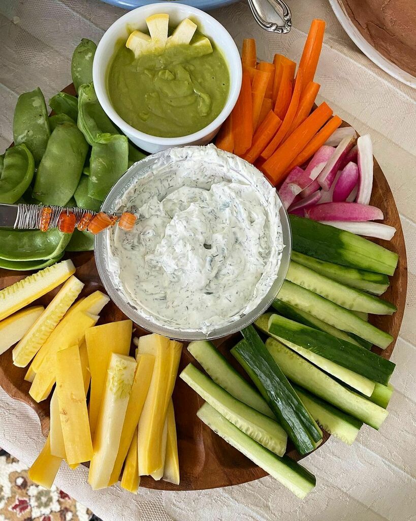 CleanEatsFast's tweet image. Summertime veggies❣️❣️

This time of year, I get my produce through a CSA (Community Supported Agriculture) with @cityfreshneo. I love the versatility in veggies and commitment. The tiny human can’t get enough of the snap peas. 

Have you ever tried a CS… ift.tt/2UHANAh